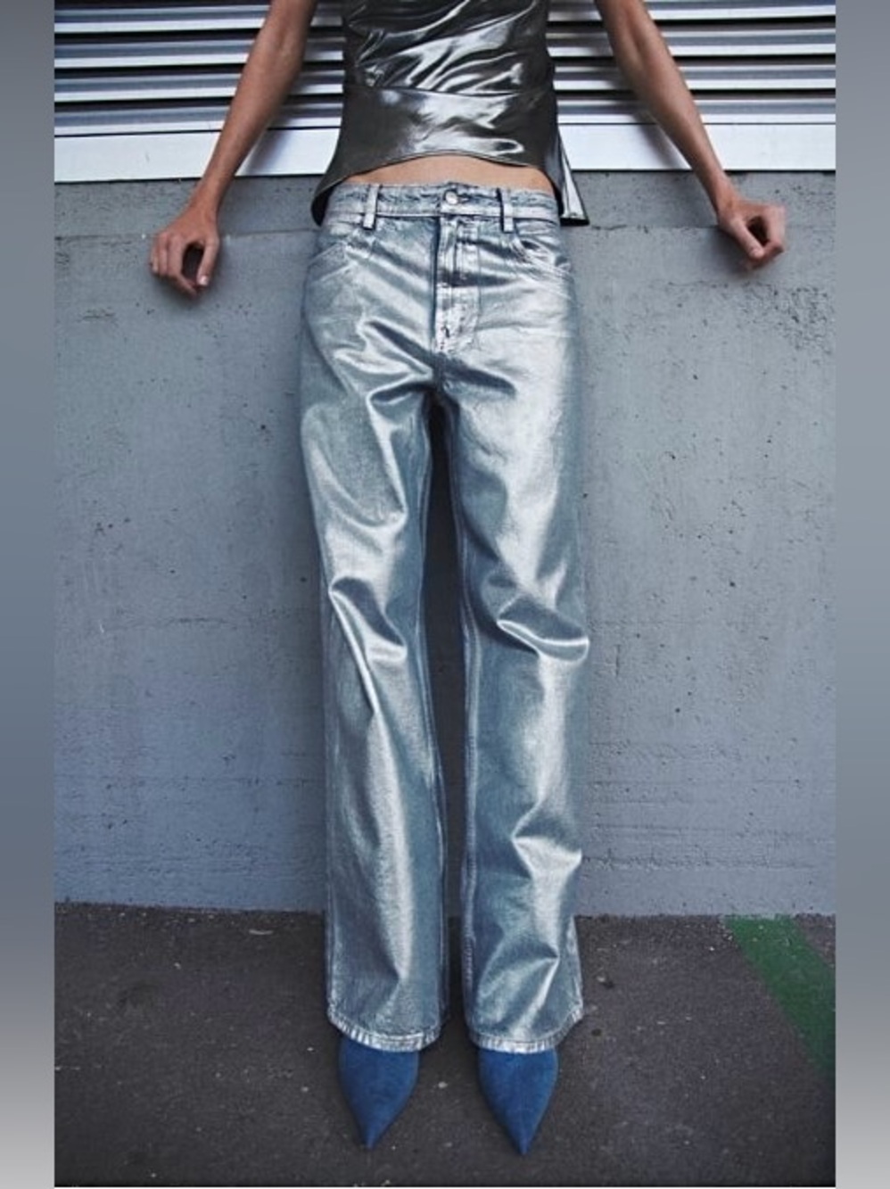 Zara Z1975 MID RISE
STRAIGHT CUT METALLIC
JEANS size 12